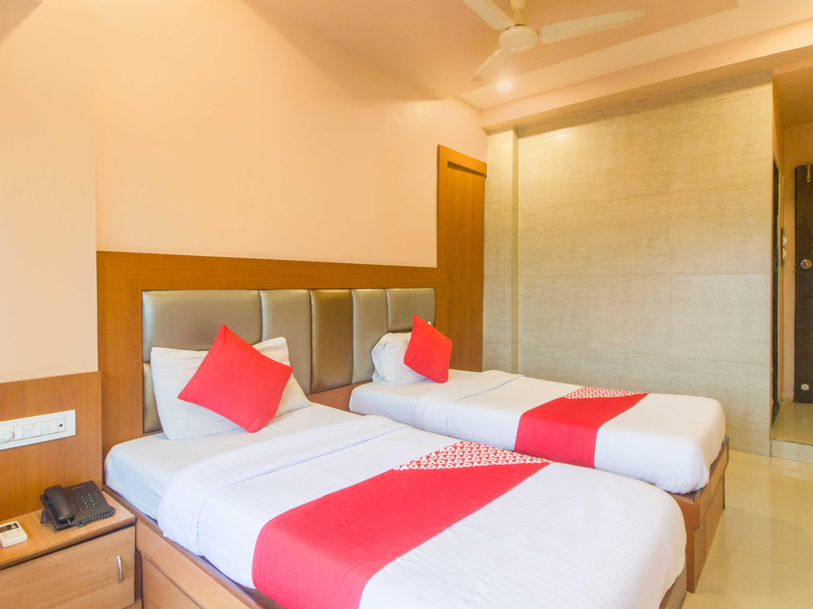 OYO 7727 Hotel Sarovar Grand Kalamboli Buitenkant foto