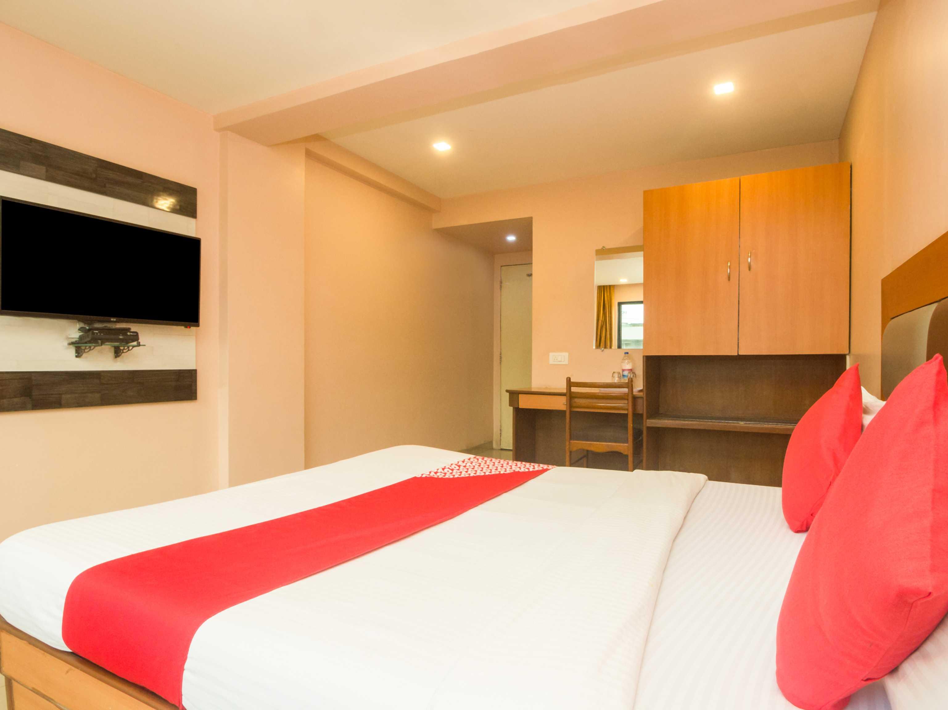 OYO 7727 Hotel Sarovar Grand Kalamboli Buitenkant foto