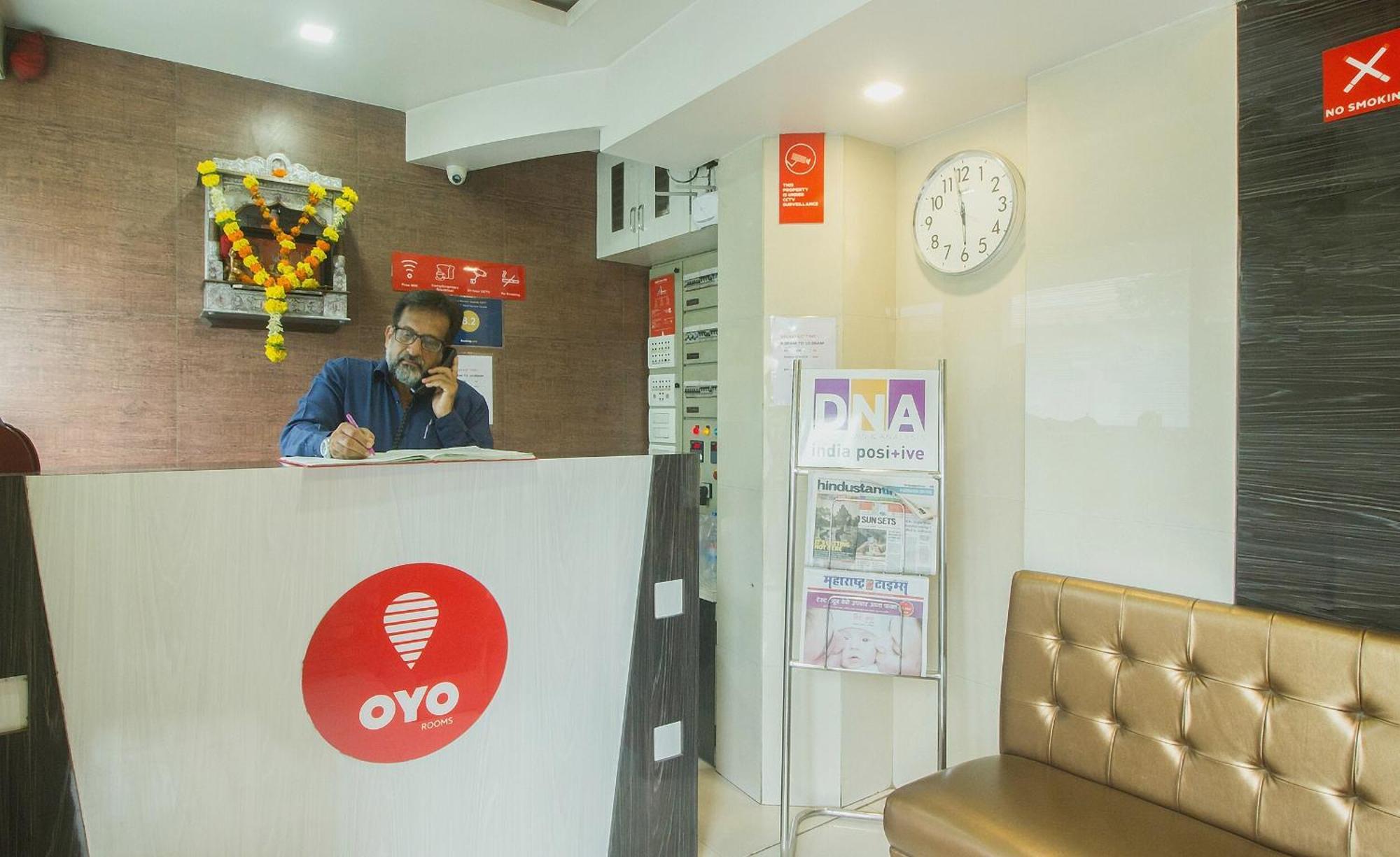 OYO 7727 Hotel Sarovar Grand Kalamboli Buitenkant foto