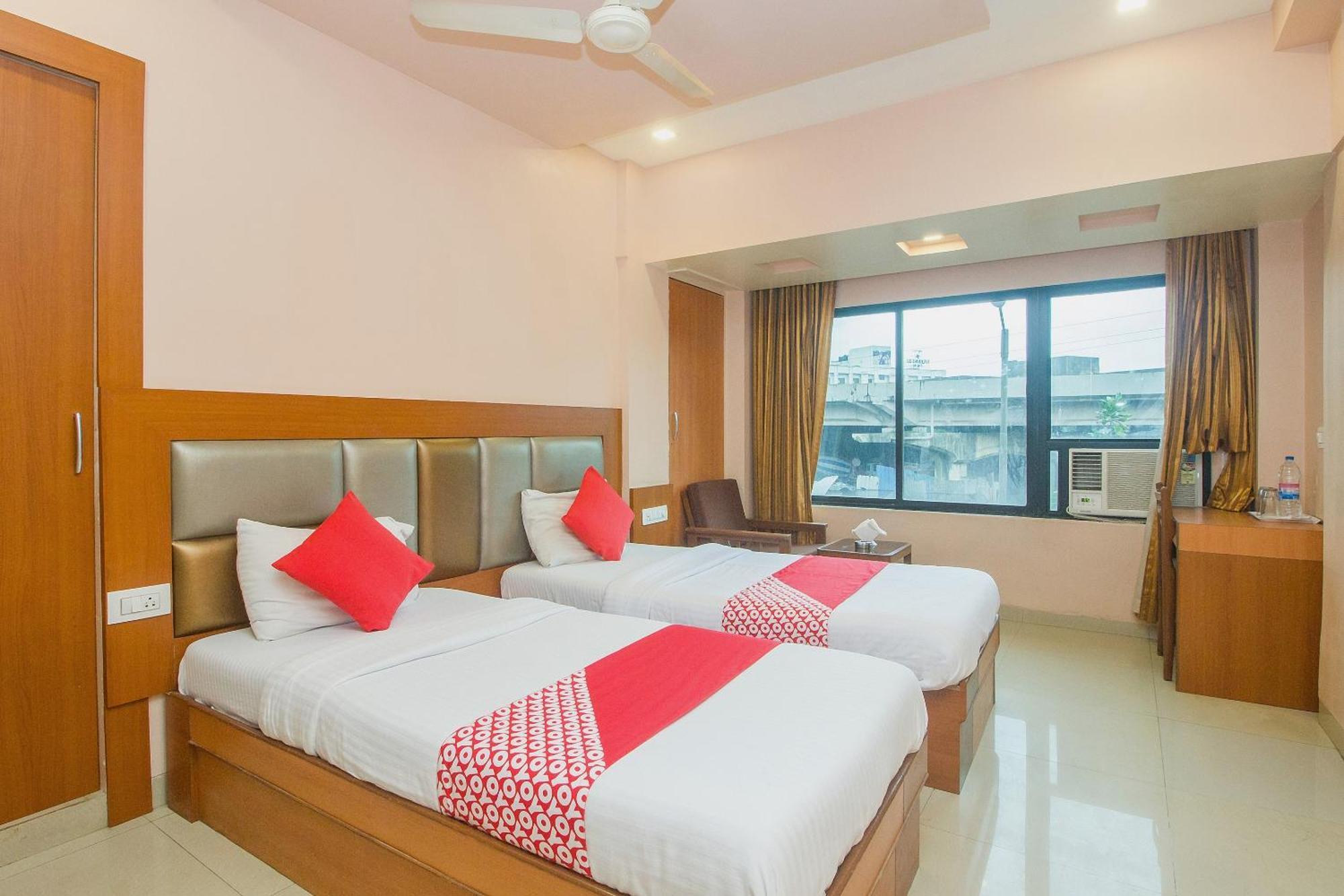 OYO 7727 Hotel Sarovar Grand Kalamboli Buitenkant foto